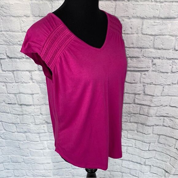 St. John’s Bay active v-cut top with pleated shoulder size petite LG - Picture 4 of 10